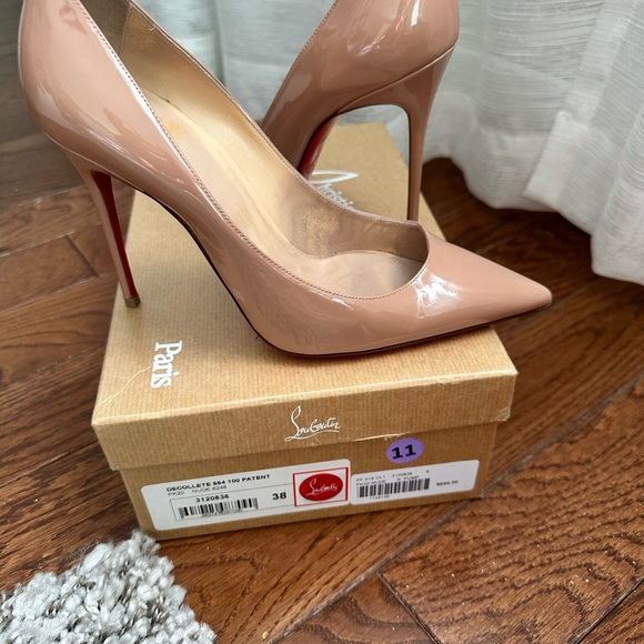 Christian Louboutin  décolleté shoes - Picture 2 of 3